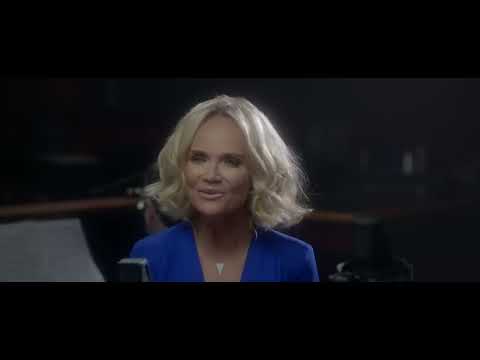 Shot of For Good performance by Kristin Chenoweth and Idina Menzel