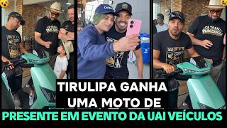 TIRULIPA GANHA UMA MOTO DE PRESENTE EM EVENTO DA UAI VEÍCULOS