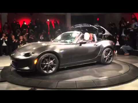 New York motor show video blog - new Mazda MX-5 RF roof opening