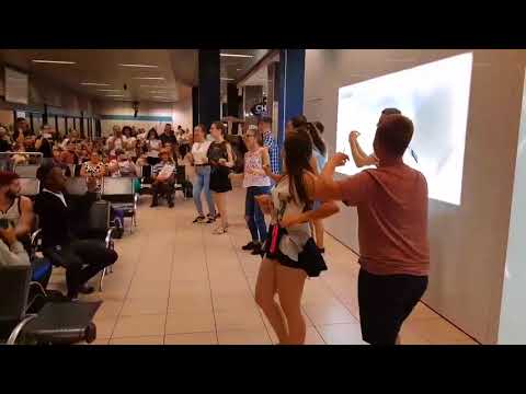 Ansamblul ,,Doruri Sătmărene'', recital pe Aeroportul Internațional Henri Coandă