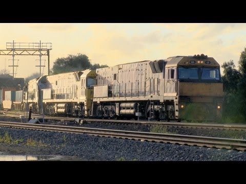 Quad "NR Class" locomotives with Freight Train - PoathTV Australian Railways, Railroads & Trains