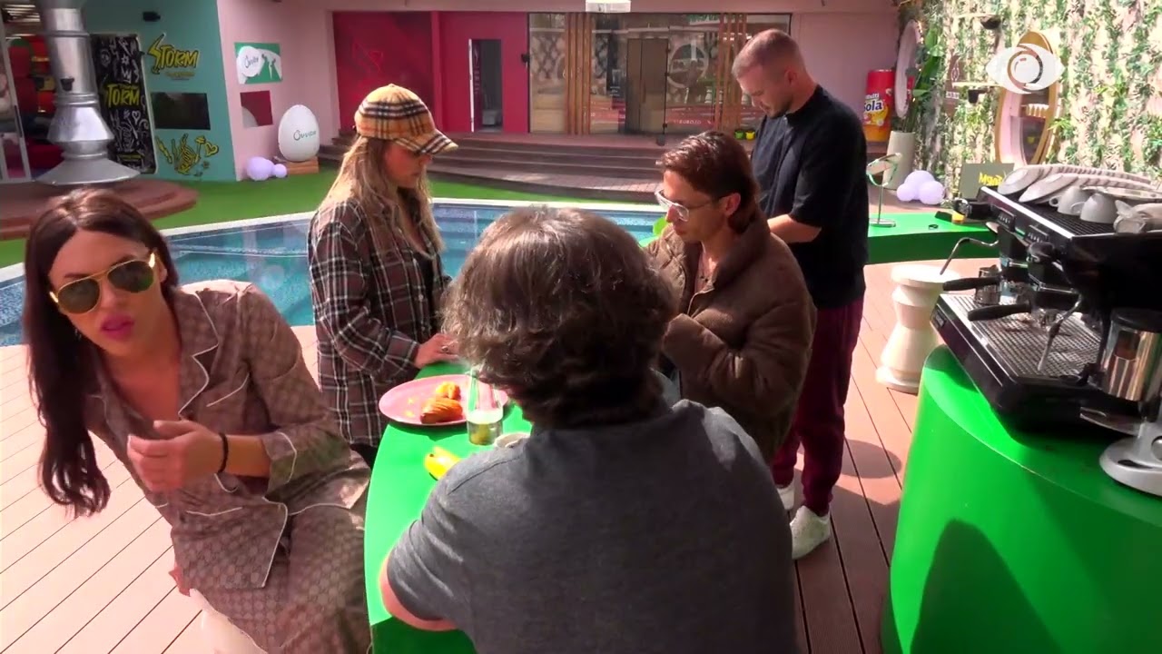 “Gëzuar 8 Marsin”/ Banorët i urojnë 8 Marsin të gjitha grave