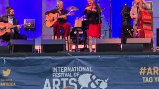 Christine Tassan et les Imposteures,   \