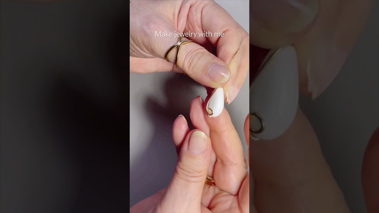 DIY made from delicate porcelain and gold wire. #tutorials #giftideas #accessories #schmuck