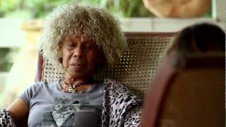 Simone, entre les lignes