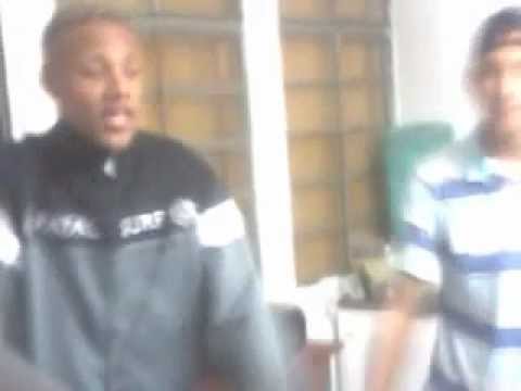 MC Neguinho e MC Felipinho rimando na hora ,só zueira.