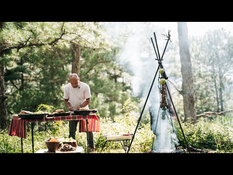 Open fire cooking in Sagada w/ chef Miro & @baguiomountainman.  🔥🔪🇵🇭 @overlandkingsph