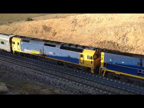 Indian Pacific NR28 & G530 into Locksley NSW. Wed 22nd Jan 2020