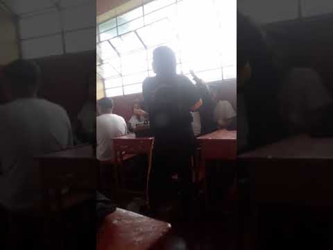 Niña de 13 años baila perreo en el salon de clases 