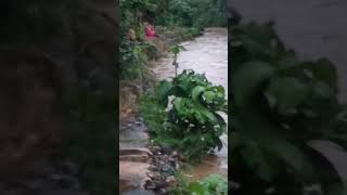 preview picture of video 'Air kali desa huko huko banjir'