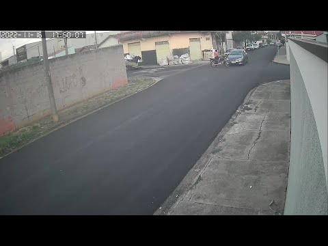 Câmeras de segurança registram acidente no Vila Cristina