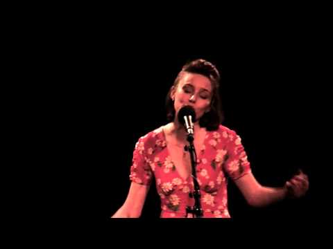 Hommage à Barbara - Angelina Wismes - Reprend "Le temps du lilas"