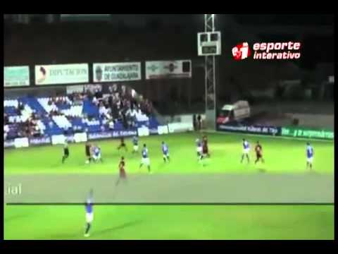 Alberto Perea marca lindo gol de fora da área