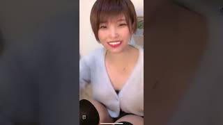 【TikTok】お膝がぱっくり開いてとてもセクシー