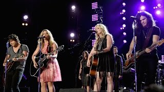 Watch The Band Perry and Deana Carter Sing &#39;Strawberry Wine&#39; and Get Adorably Cuddly