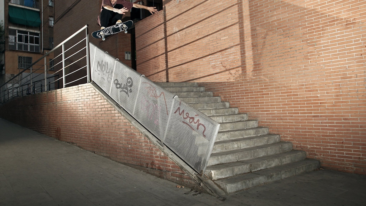 PRESS ESC | Oda a las calles de Barcelona en VX1000