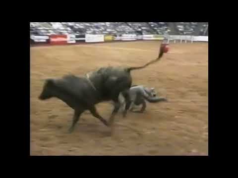 Smoke Ring bucks Owen Washburn - 00 PBR Houston