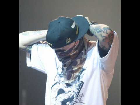 Noyz Narcos - La Calda Notte  (strofa di noyz)