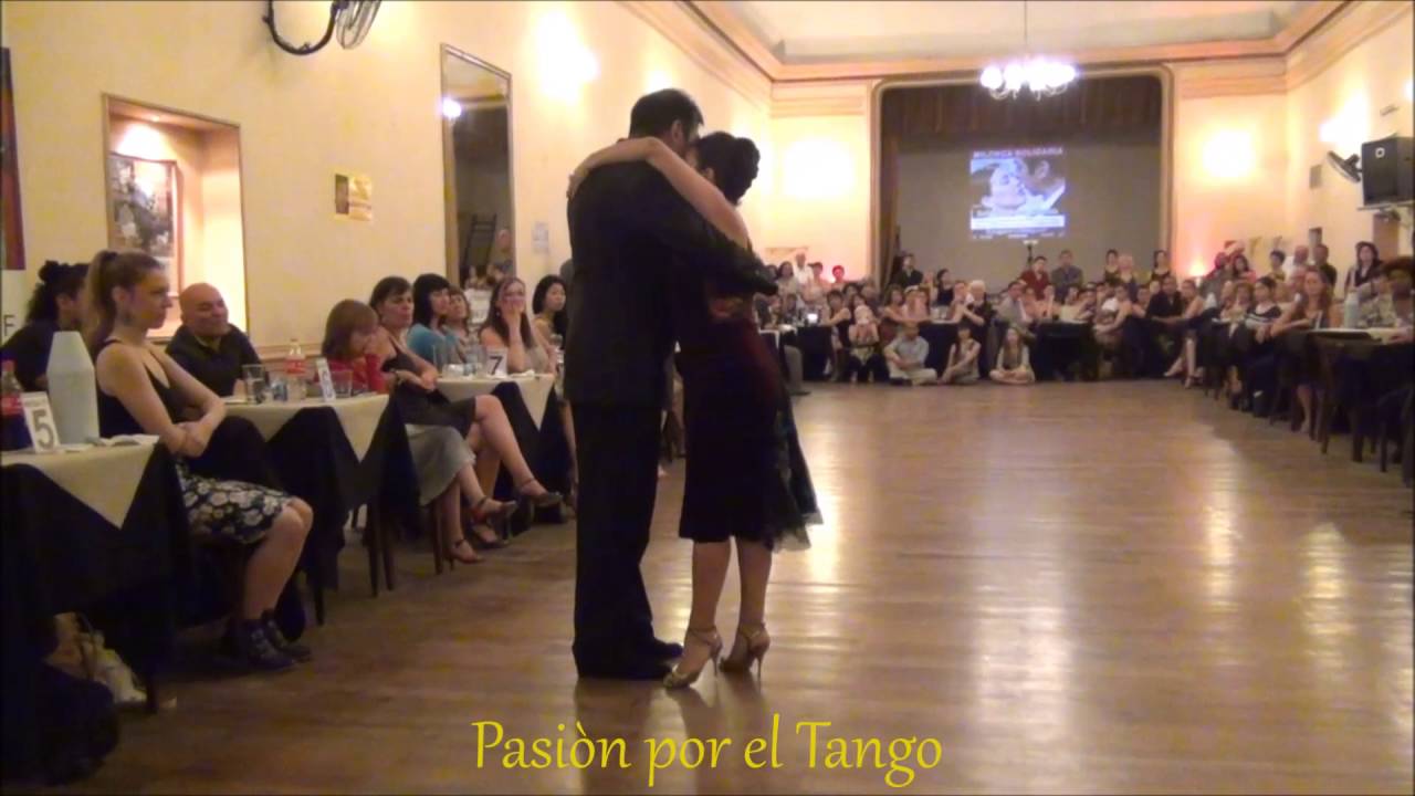 STELLA BAEZ y ERNESTO BALMACEDA Bailando el Tango CARICIAS en la MILONGA SOLIDARIA