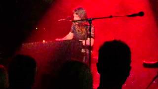 Beth Hart - Hartbreaking confessions in Union Chapel. + Leave The Light On