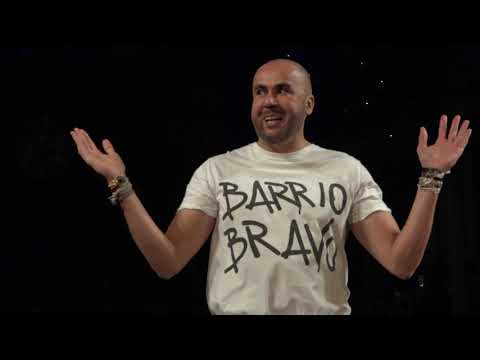 closing of the designer at Art Hearts Fashion week, please assist to identify, thank you