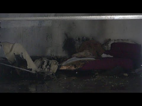 Brand eines Obdachlosenschlafplatz im Koblenzer Tor in Bonner Südstadt am 18.05.21