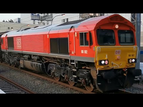 DB Cargo Class 66 66182 Leads IZA CargoWaggon Vans Southbound through Milton Keynes Central 14/11/22
