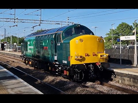 Class 37 (37608) passing Bushey with a 2 Tone Horn