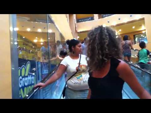 Una mongolfiera al centro commerciale i due mari