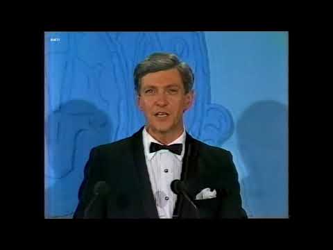 Peter Landy runs through each club's tally board in the 1986 Brownlow Medal