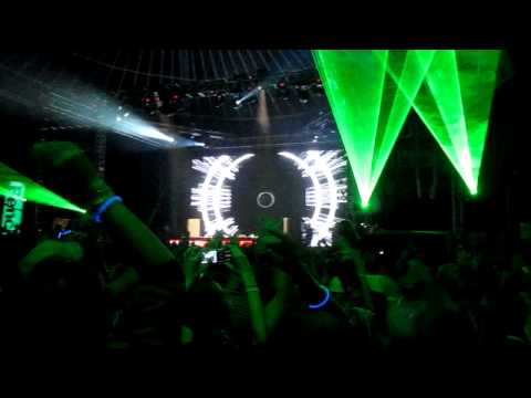 Eddie Halliwell @ Creamfields 2010 (Stranger to Stability [Len Faki Podium mix] - Dustin Zahn)