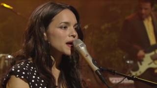 Norah Jones - &quot;Be My Somebody&quot; [Live from Austin, TX]