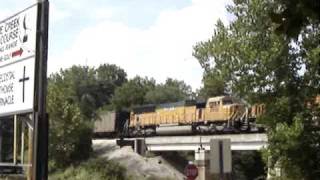 preview picture of video 'Trains over Arnold Missouri  61 67 Overpass with UP .'