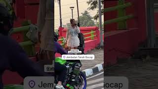 Download lagu Pinkan Mambo kembali ke jalan raya di lampu merah Tanah Gocap, Kota Tangerang pada Rabu (26/8/2026). mp3 Download lagu Pinkan Mambo kembali ke jalan raya di lampu merah Tanah Gocap, Kota Tangerang pada Rabu (26/8/2026). mp3