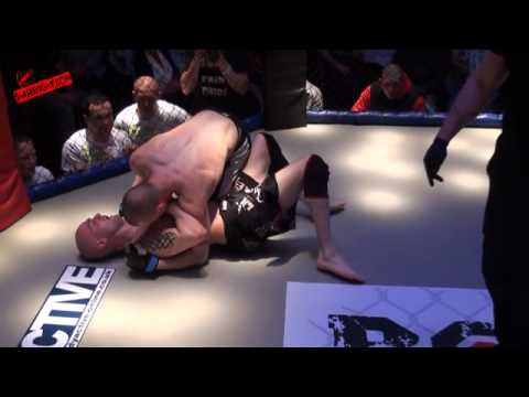 British Cage Fighting Championship 3 Andy Lorne VS Dez 'Thumbs Up' Parker SHAREFIGHT COM