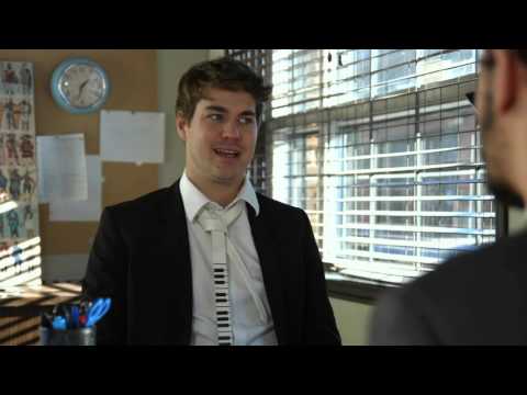 Julien passe sa première entrevue de job avec Roman Frayssinet