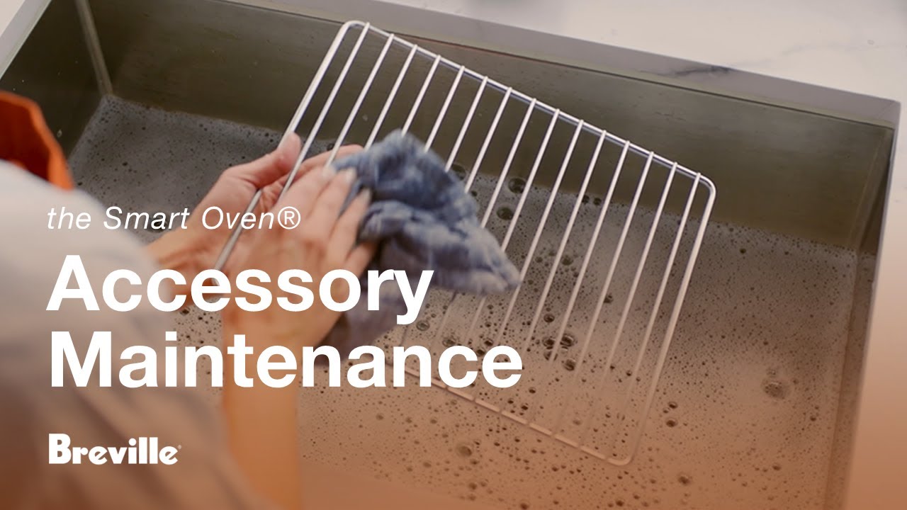 Cleaning the oven accessories