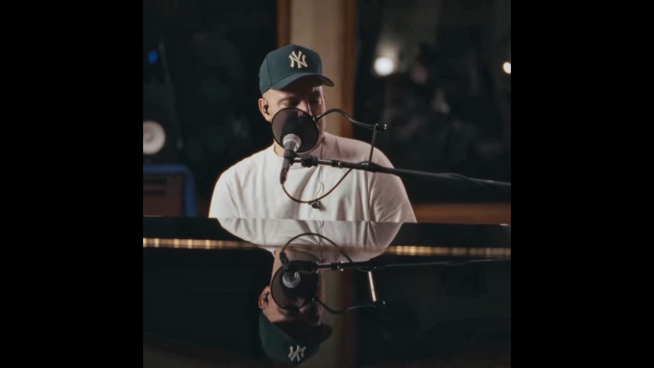 Mac Ayres Magic 8BALL LIVE