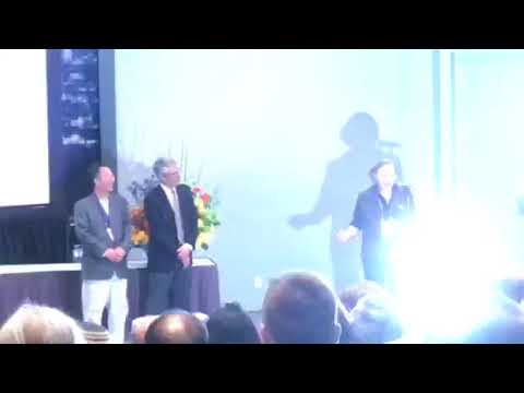 Paul Chaikin being awarded Buckley Prize by the APS