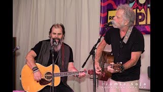 Steve Earle and Bob Weir perform Grateful Dead's "Friend of the Devil"