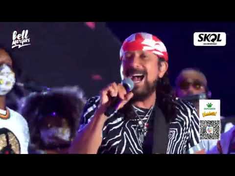 Percussão  da Banda Olodum na live  Bell Marques (Camaleão).