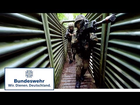Jäger-Stoßtrupp im Grabenkampf  - Bundeswehr