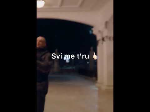 Don xhoni make a pose