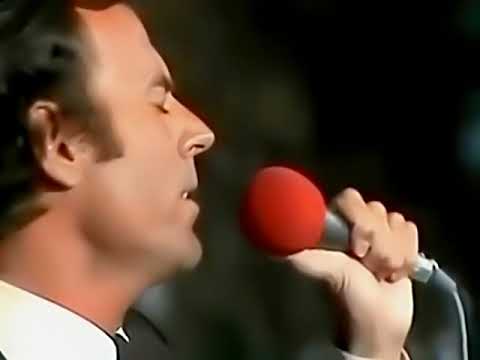 Julio Iglesias   Soy Un Truhán, Soy Un Señor    HD