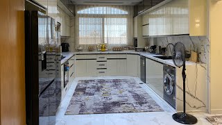 شقه عروسه الزرقا ال عملت مطبخها ف الريسبشن احتار المهندسين فيها من ذوقها