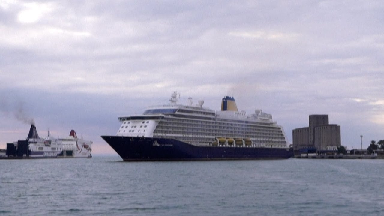 بعد صيام 3 سنوات..بواخر السياح تنعش اقتصاد تونس برسوها على الشواطئ بعد صيام 3 سنوات..بواخر السياح تنعش اقتصاد تونس برسوها على الشواطئ