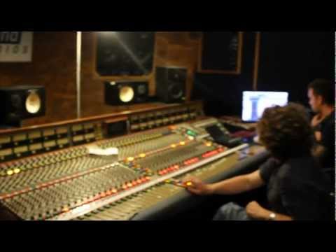 Behind the scenes: Benny Sings in the studio
