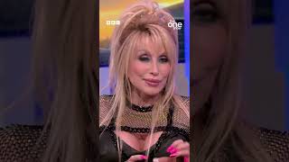 “I wore high heels before I knew I even was going to be short” 😂 👠 @DollyParton