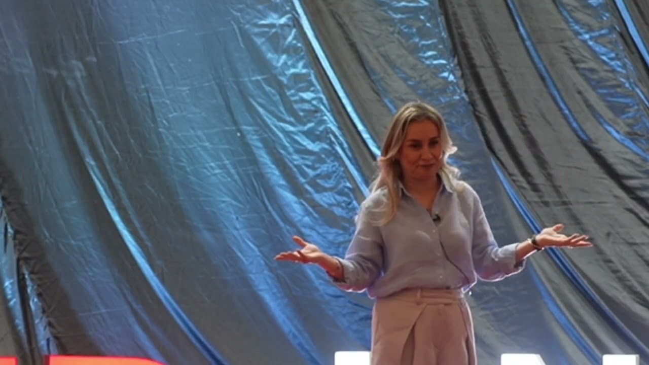 Sərhədləri birlikdə aşaq | Vahida Rzayeva | TEDxUNEC