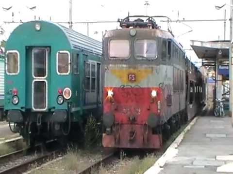 E655.228 con bisarche vuote in partenza col NCL 77032 Rosignano - Bari